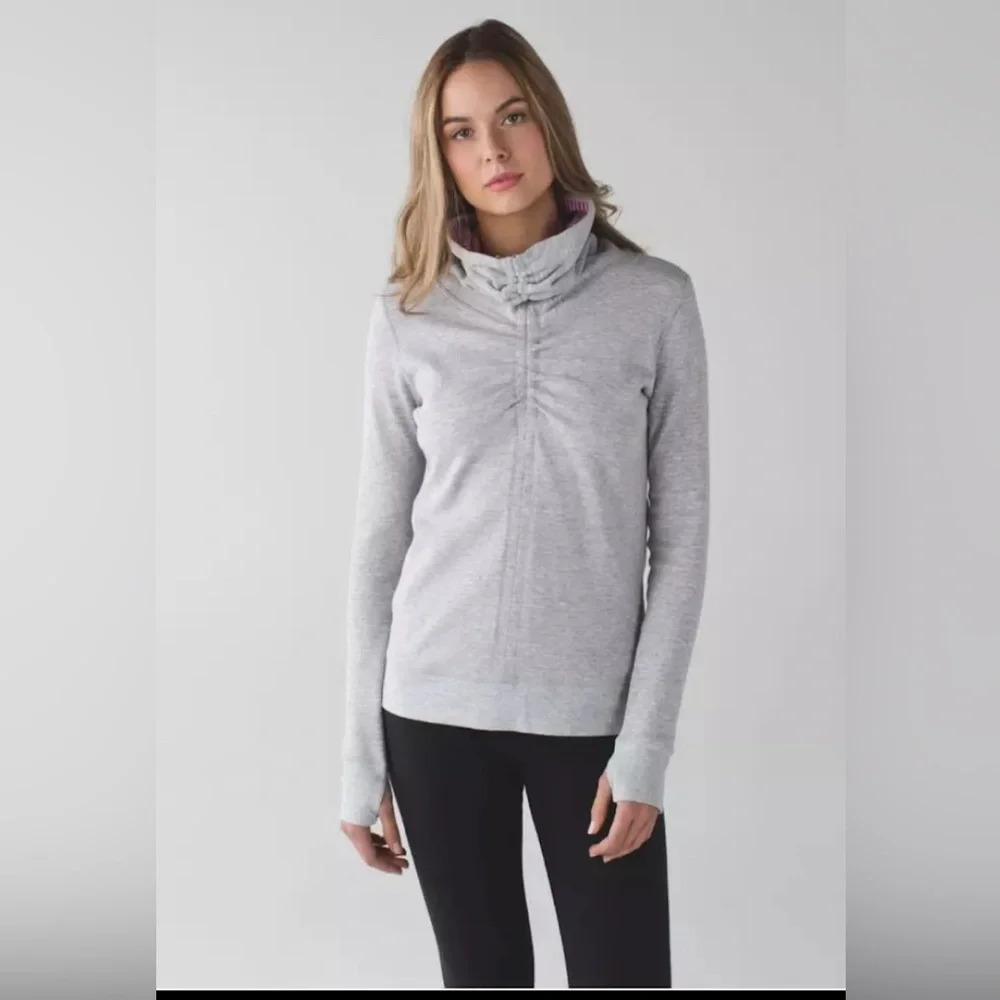 Lululemon In A Cinch Gray Pink REVERSIBLE Pullover Top Long Sleeve ThumbHole 4
